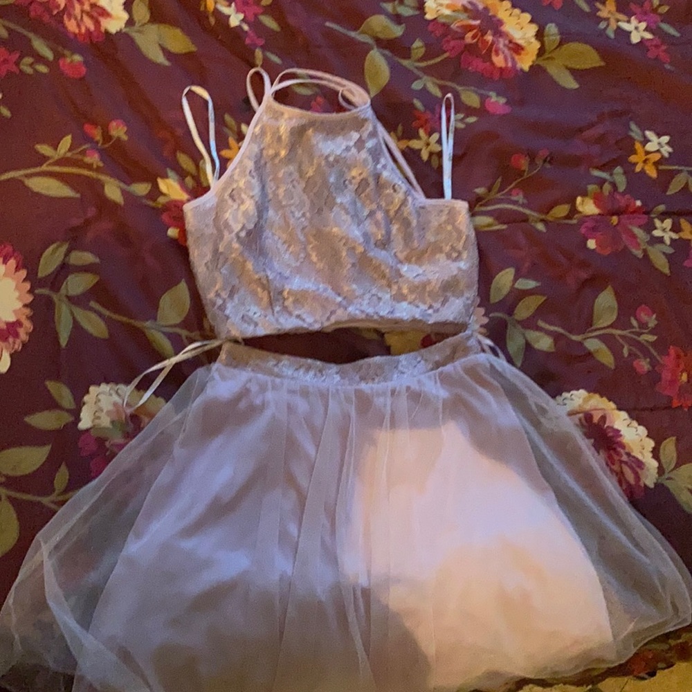 A light lavender 2 peice set